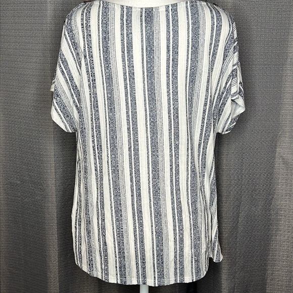 W5 BLUE AND WHITE STRIPED MEDIUM CAP SLEEVE BLOUSE WITH WOODEN BUTTON ACCENTS - Picture 4 of 7